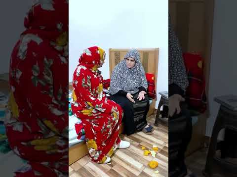 شوفوا البنت الصغيره تضرب مرات ابوها بالقلم لسبب غير متوقع ياتري اللي حصل ايه