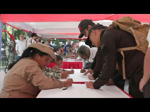 Venezuelan citizens enlist in national militia as Trump steps up pressure on Maduro | AFP