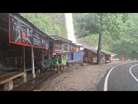 Hujan deras mengguyur, Indah Sekaligus Berbahaya Jalan dengan 1000 Curug di Jawa Barat Cianjur