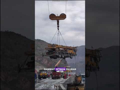 Mengangkat Raksasa: Aksi Spektakuler Crane di Proyek Konstruksi China