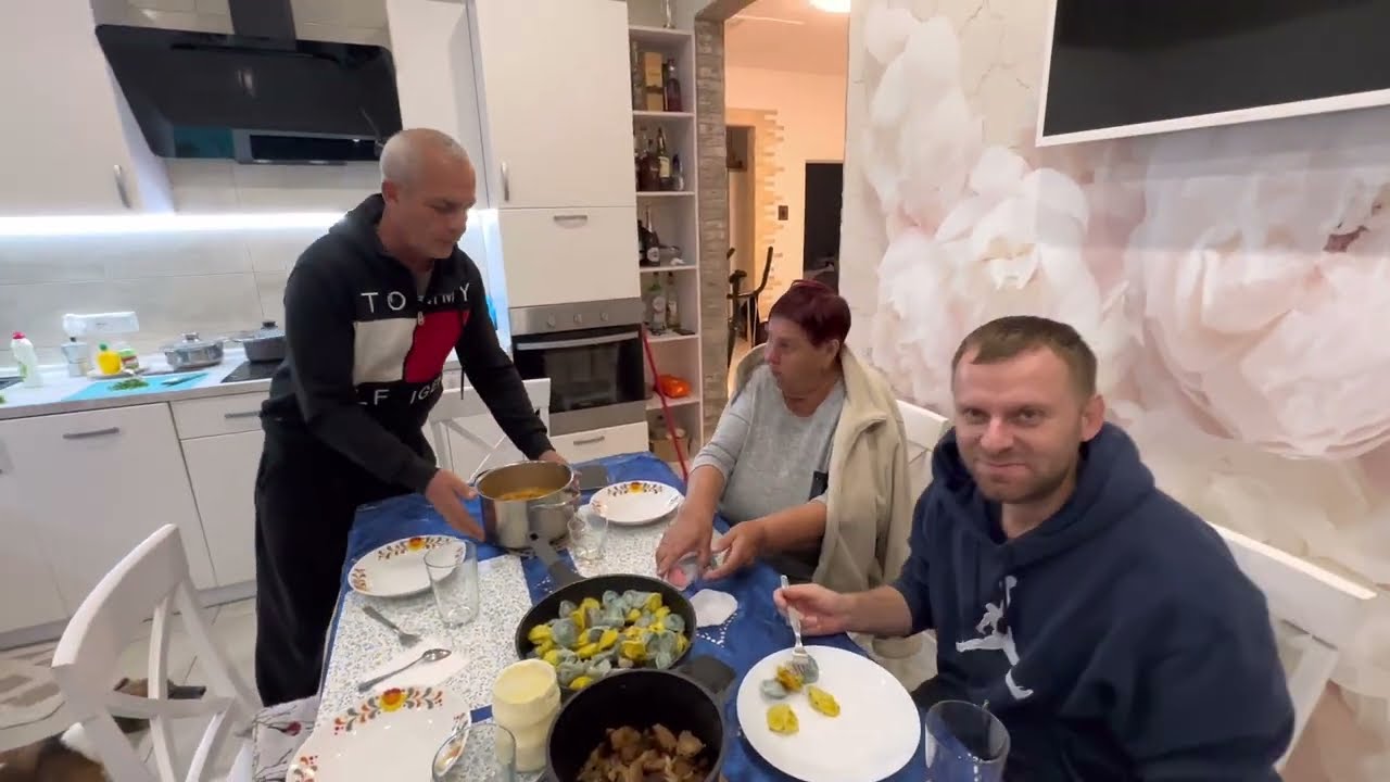 Ужин От Гали Балуваной! Нашли клеща у Мурчи-ка! Спасаем маслом