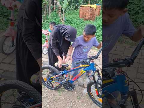 Pasang jok sepedah fatih #youtubeshorts #trendingshorts