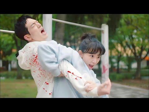ุทุงูุจ ูู ู
ูู
ู ุณุฑูู ูุฏุฎู ู
ุฏุฑุณู ููุฃุบููุงุก ุนูุดุงู ููุงูู ุชู
ุซุงู ุฃุซุฑู ูุงุฏุฑ ููู ุจูุช ุจุชุชูู
ุฑ ุนููู ู
ููุฑุงู ุถุนูู