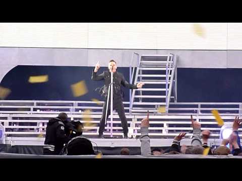 Progress Live 2011: Robbie Performs Let Me Entertain You At Sunderland (28 May)