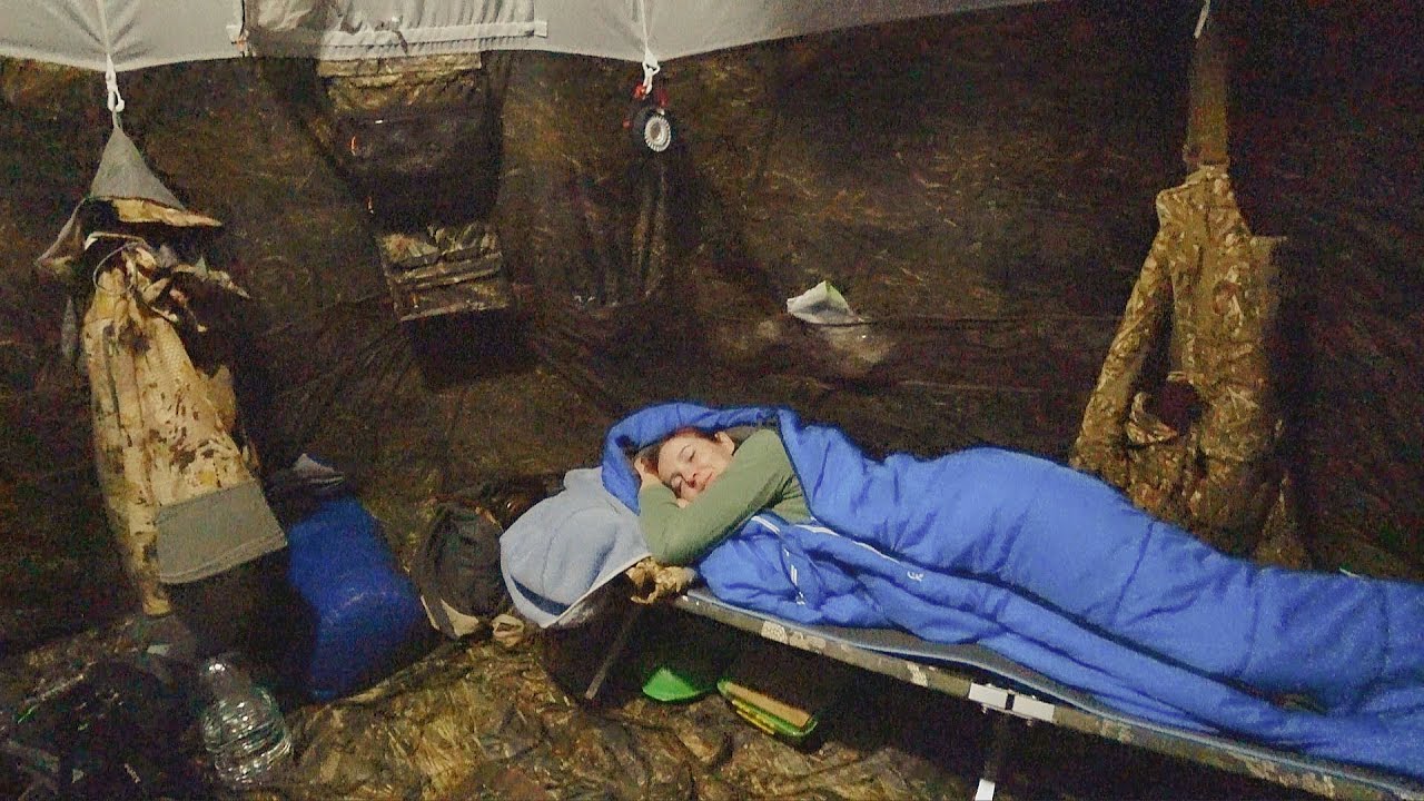 Зимняя рыбалка с ночёвкой в палатке, комфорт как дома. С женой на рыбалку с комфортом.
