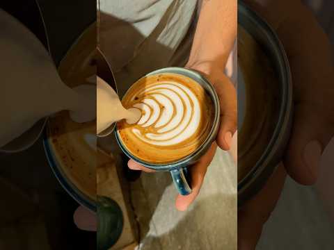 Latte Art tulip s22 #latteart #barista #shorts
