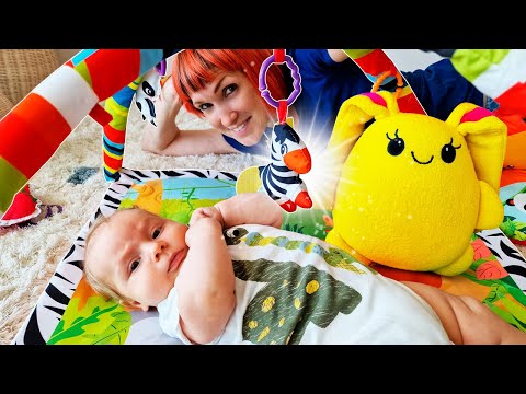 A playmat for Baby Dorian | Mommy for Lucky kids show - Learn animals for kids with toys.