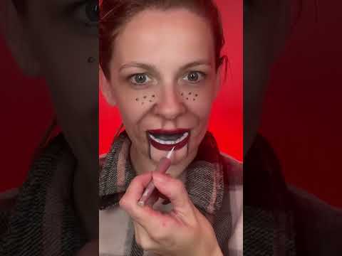 THINGS GO BUMP IN THE NIGHT 👀 #shorts #halloween #makeuptutorial