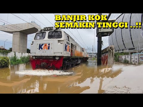 Dampak Banjir Sampai Ke Jakarta Barat, Di Jakarta Utara Kereta Api Kaontener Telat Parah !!