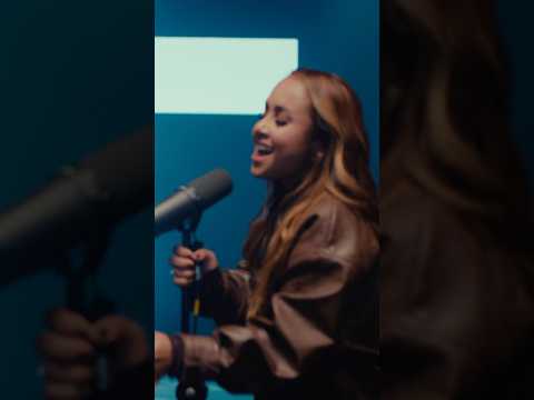 “Mas o Senhor quem foi em meu lugar…”Assista o clipe de “Eu Quem Merecia” hoje!