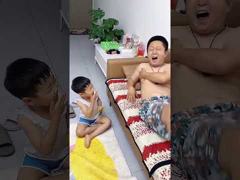 又在睡懒觉，看我怎么收拾你，儿子对不起了你爸爸不会对你怎么样的 #呆萌小米宝#萌娃#熊孩子