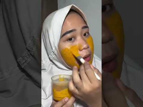 Dede buat masker pakai kunyit