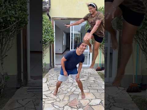 Funny video of a cute dad, aunt, and son 👧🏻❤️👶🏻😍🎵🎧