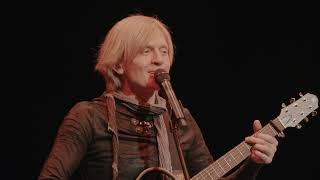 John Kelly sings again the iconic song  "When I Was In Town" with Maite Itoiz