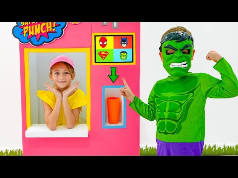 Historia de juguetes para niños con máquina expendedora de superhéroes