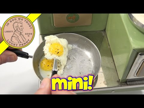 Mini Food! Eggs With Biscuits & Gravy 1930's Kids Oven!