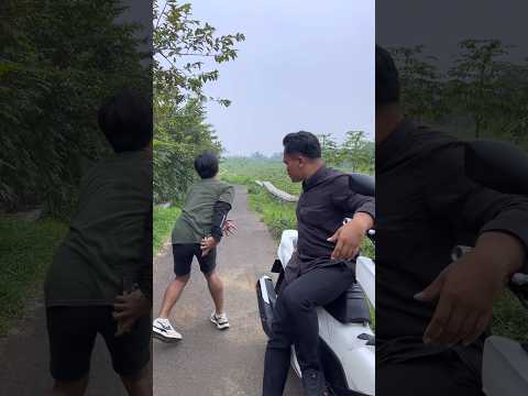 Lumayan dapet untung banyak kwkw #shortvideo #comedy #musikkomedi #funny #coverlucu #automobile