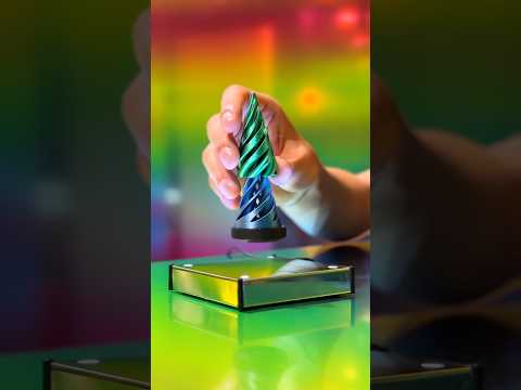 メタルレインボーの部屋で浮遊ディスプレイにフィギュア置いたらマジでカッコ良過ぎた。