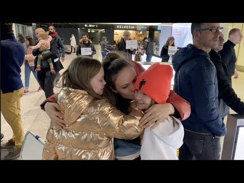 Едем в АЭРОПОРТ Встречаем МАМУ/ Что Мама привезла ЧЕМОДАН ПОДАРКОВ
