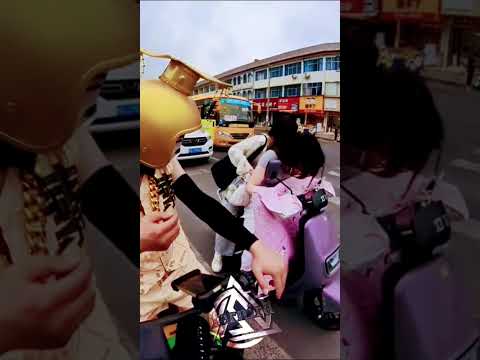 kocak , cewek sepeda listrik langsung ngakak Cok pas nengok 😂 #shorts