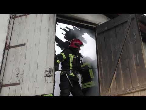 Львівська область: вогнеборці ліквідували пожежу в цегляному гаражі