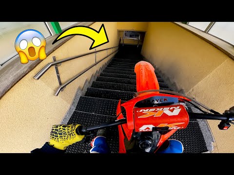 Escaping from Security Guards with Dirt Bike...