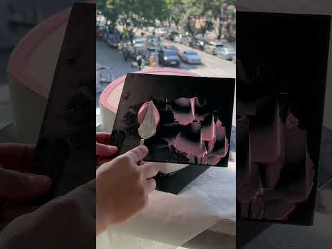 Sharing a cake with a scraper flower design… Turning a heartfelt dream into a sweet homemade