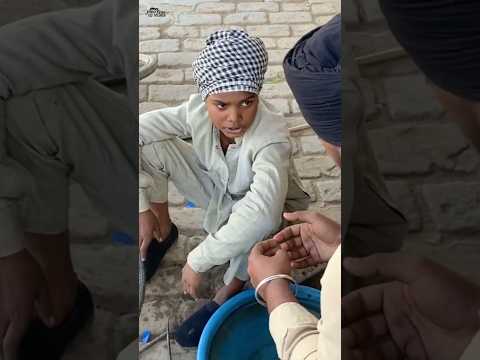 End dekho 🤣 ਹੁਣ ਤੂੰ ਪੈਸੇ ਦੇਣੇ ਜਾਂ ਲਾਵਾਂ ਸਾਇਕਲ ਅੰਦਰ 😂 ਘੋੜਾ ਰੇੜ੍ਹਾ ਲਓ 😜 #punjabi #reels #shorts
