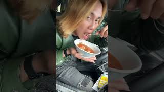 Lagi makan bakso
