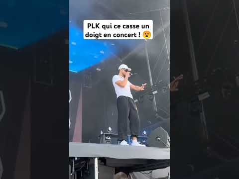 PLK qui se casse un doigt en concert au Festival ! 😦