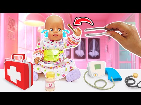 A Boneca Baby Born Emily e a Farpa na Mão: Hora de Resolver! Vídeo Infantil