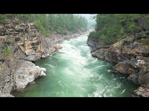 Вид на горную реку с высоты птичьего полёта || Bird's-eye view of the mountain river