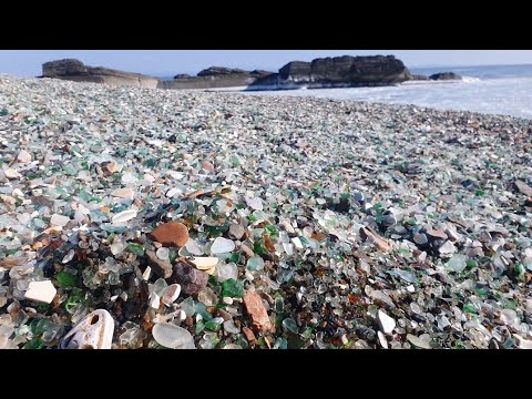 Пляж из стекла во Владивостоке. Уссурийский залив, Стеклянная Бухта // Glass beach in Vladivostok