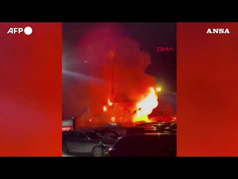 Incendio in un hotel in una stazione sciistica in Turchia, almeno 10 morti