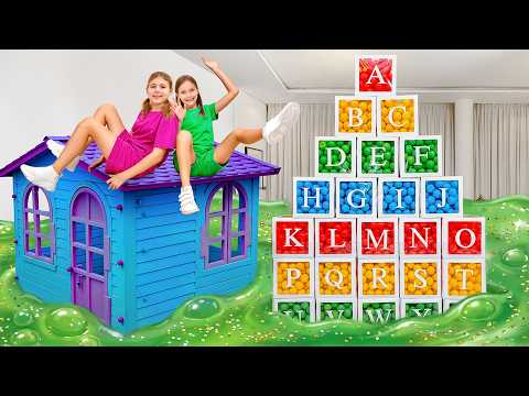 يتعلم الأطفال الحروف الأبجدية ويبنون بيتًا للعب بالكرات الملونة
