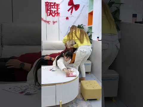 閨女果然是漏風小棉襖，被發現了😂#爸爸帶娃 #家有萌娃