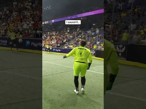 1vs1 vs Ronaldinho went crazy😱