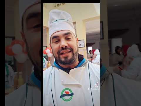 إلياس قراري في حفل التخرج وأخيرا خديت دبلوم ديال الطبخ المغربي والحلويات