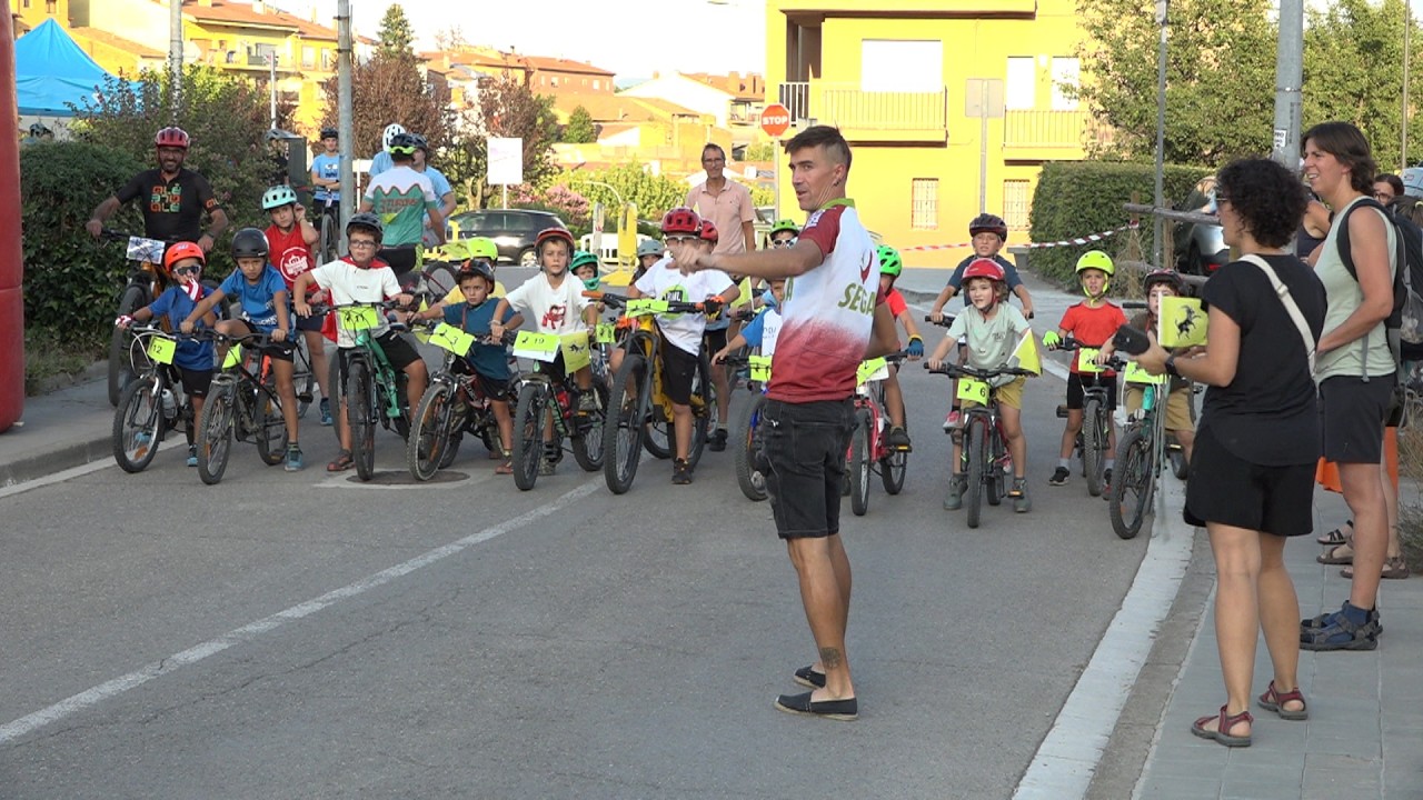 Sant Hipòlit de Voltregà viu la pujada de bicicletes a la Font de la Sala per la festa major