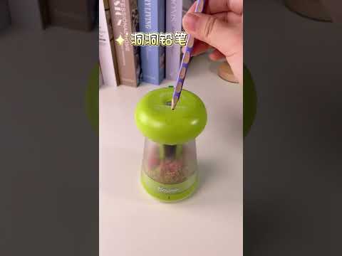 This fully automatic pen sharpening device of Casimir can cut pens of all thicknesses and is fas