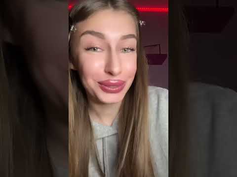 Elisa Esposito si è rifatta le labbra