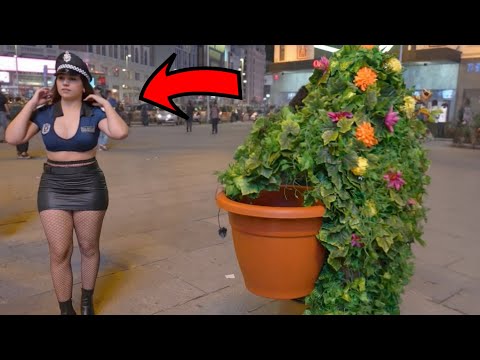 BUSHMAN PRANK: SCARING PEOPLE ON COSTUME DAY !