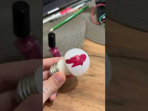 НЕОНОВЫЙ СВЕТИЛЬНИК ИЗ ОБЫЧНОЙ ЛАМПОЧКИ 🤩 #shorts