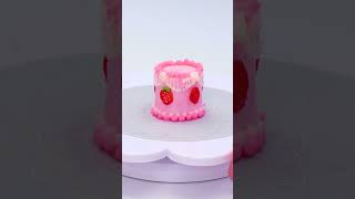 Pastel más pequeño que una fresa