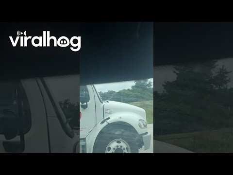 Frito-Lay Truck Involved in Police Chase in Texas || ViralHog