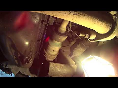 Замена масла своими руками, на автомобиле Mazda Premacy.Oil change, on the car