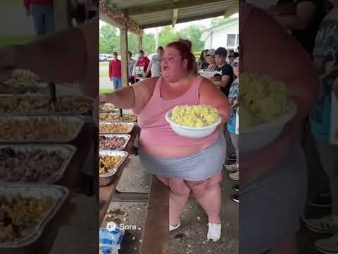 Karen SKIPS BUFFET LINE #foodies #bigback #buffet #funnyshorts