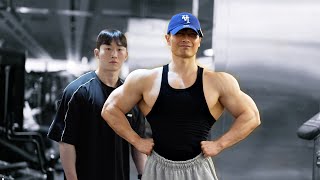 어깨가 얼굴만한 동생과 어깨 운동