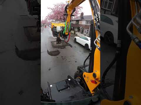 Breaking out around a manhole prior to tarmac #jcb #construction #excavator #operator #potholes
