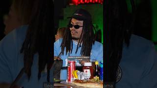 Rolar la caguama con el compa. #iztaparrasta #laloelizarraras #rulomatias #giannipex